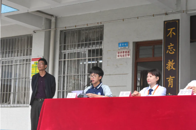 情系師生健康，愛(ài)心守護(hù)未來(lái)丨衍生健康醫(yī)藥向高村中學(xué)捐贈(zèng)價(jià)值28萬(wàn)元的“元旦禮品”